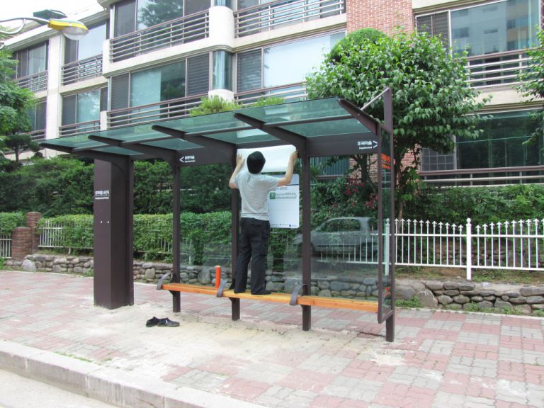 버스승강장실사부착 